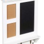 Weiße OBI Wandtafel Arnon mit Kreidefläche, 2 Fotorahmen und 3 Haken, 45x41 cm.