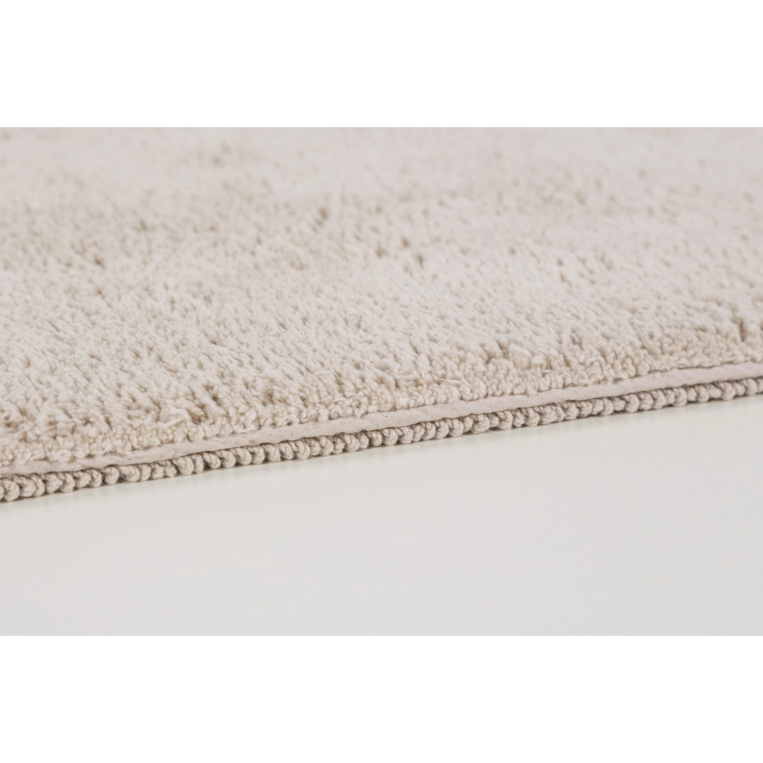 Detailaufnahme: Beiger Schöner Wohnen Badteppich Bahamas, weiche Textur.