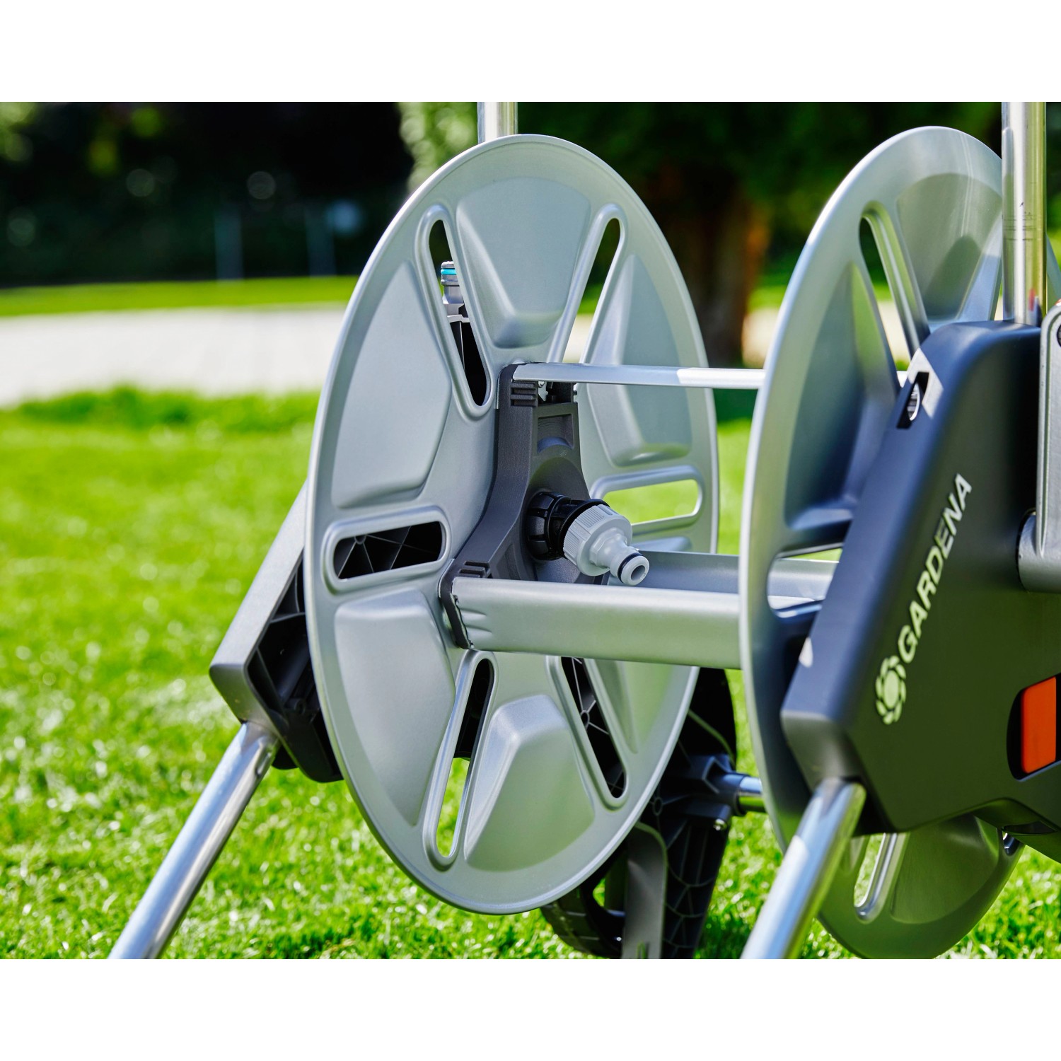 Gardena CleverRoll M Metall Schlauchwagen: Robuste Metalltrommel für Gartenschläuche.