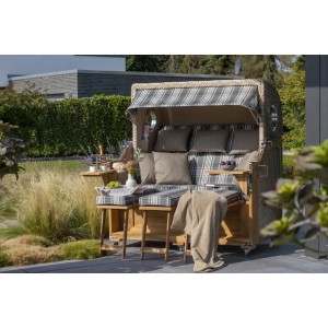 XXL Strandkorb Westerland Teak mit Bullauge und grau-weiß gestreiftem Dessin.