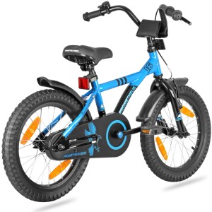Blaues PROMETHEUS Kinderfahrrad 16 Zoll mit schwarzen Schutzblechen, Kettenschutz und Reflektoren.