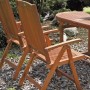 7-teilige Gartenmöbel-Gruppe Stockholm aus Eukalyptusholz mit Tisch und klappbaren Hochlehnern.