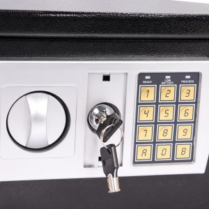 Detailansicht: Schwarzer Panorama24 Tresor mit Zahlenschloss und Schlüssel