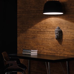 Wohnraum mit A.S. Creation Vliestapete Murano in Holzoptik, braun, mit Schreibtisch und Dekoration.