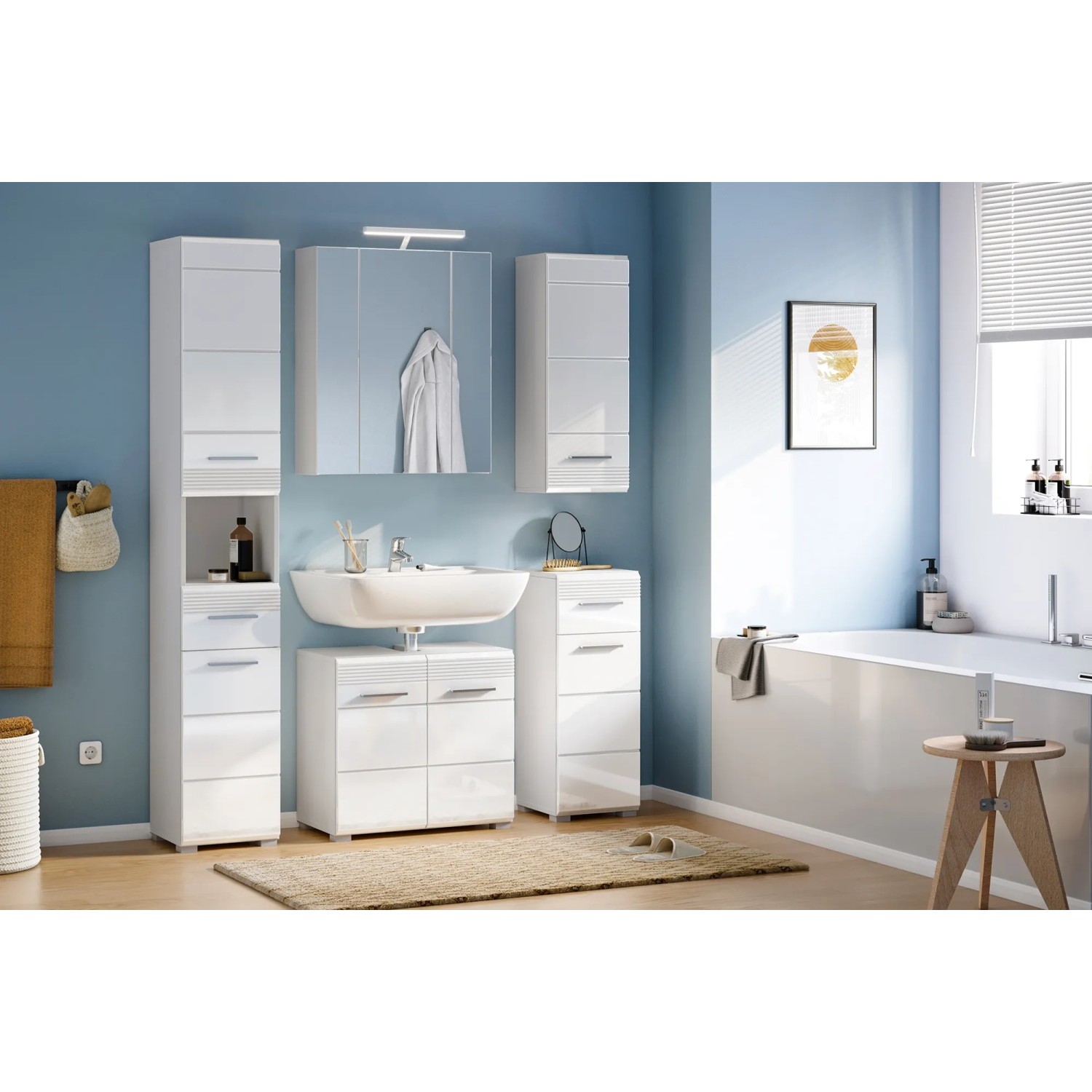 Modernes, weißes Badmöbel-Set Linus, 5-teilig, mit Hochglanz-Fronten und Spiegelschrank.