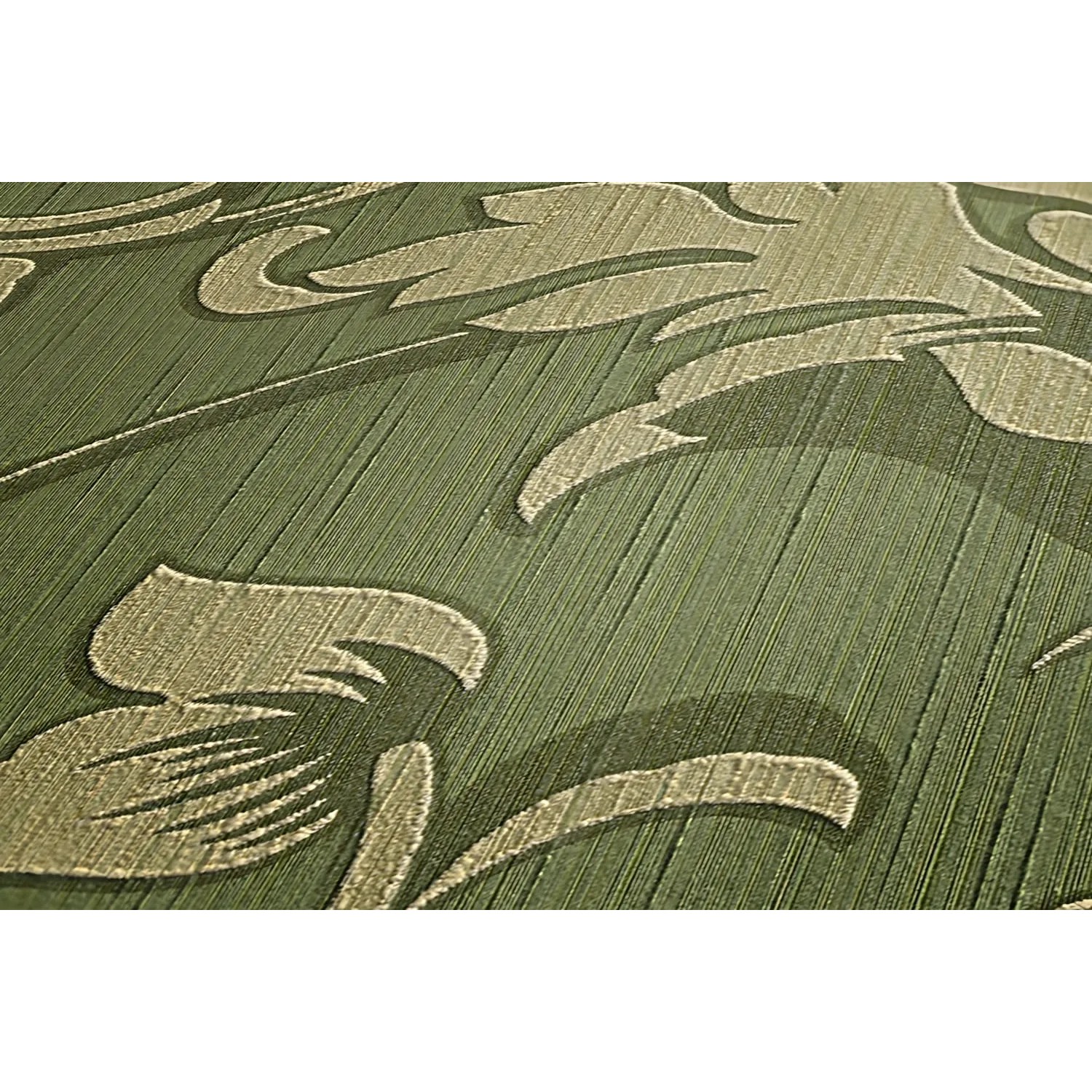 Grüne Textiloptik Tapete mit Blumenmuster, matte Oberfläche.