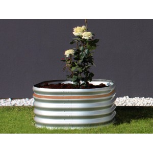 Rundes Vitavia Hochbeet Vita 401 aus Zink-Alu mit Bepflanzung im Garten.