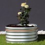 Rundes Vitavia Hochbeet Vita 401 aus Zink-Alu mit Bepflanzung im Garten.