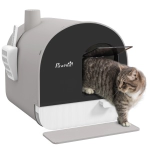 Graue PawHut Katzentoilette mit Deckel und Katze beim Verlassen des Katzenklos.