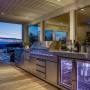 MyOutdoorKitchen Modul-Kühlschrank mit zwei Türen aus Edelstahl in einer Outdoorküche.