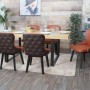 6er-Set: MCW Esszimmerstühle M60 in Terrakotta-Braun mit Ziernähten und Holzgestell.