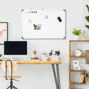 Weißes HOMCOM Whiteboard 90x60 cm zur Wandmontage im Büro. Magnetische, abwischbare Tafel mit Zubehör.