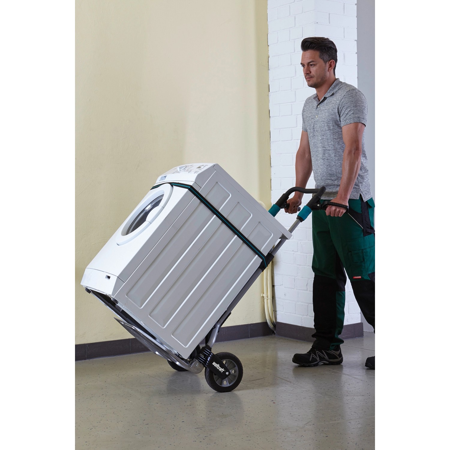 Wolfcraft Sackkarre TS 1500 klappbar mit Waschmaschine im Einsatz.