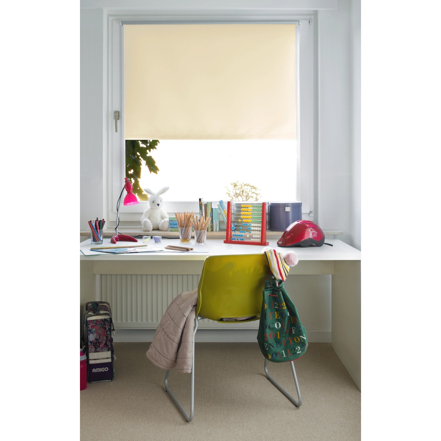 Gardinia EasyFix Thermo Rollo, 90x210 cm, Natur, am Fenster im Kinderzimmer.