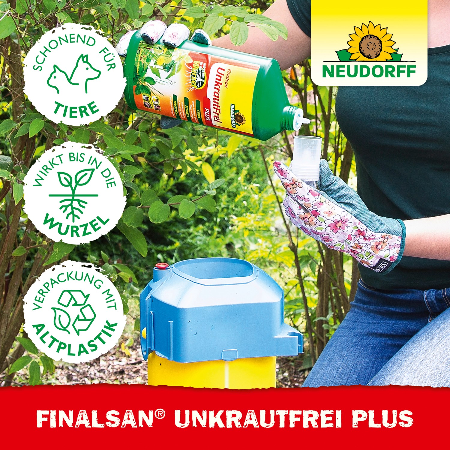 Neudorff Finalsan UnkrautFrei PLUS: Anwender füllt Dosierhilfe. Unkrautbekämpfung im Beet.