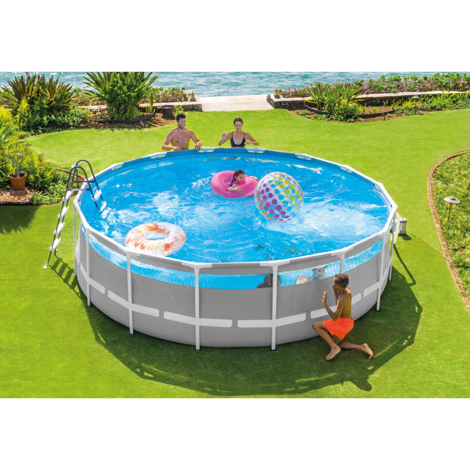 Intex Premium Frame Pool Set mit Panoramafenster, Ø 488 cm. Stahlrahmenpool mit Badespaß für die ganze Familie.
