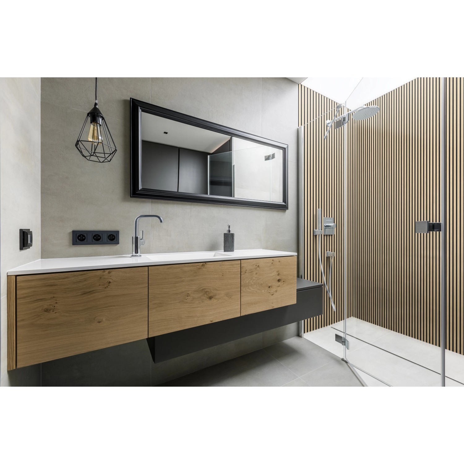 Badezimmer mit Grosfillex Wandverkleidung Element 3D Optik Linio Ash als Dekor-Paneele.