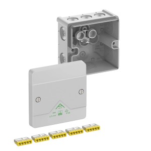 Spelsberg Abzweigkasten Abox 040-L IP65, geöffnet mit Klemmen. Staub- und strahlwassergeschützt.