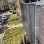 Flexibles ABSAAR Solarpanel 200W am Balkon befestigt, Full Black Design.