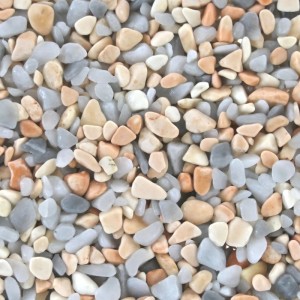 Nahaufnahme von Terralith Marmor Steinteppich Mix Bari. Gerundete Kiesel in Hellgrau, Beige, Orange, Weiß, 4-6 mm für Innen.