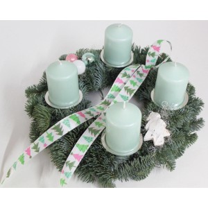 Adventskranz mit 4 Kerzen (Ø 30cm) aus Eukalyptus und Tannengrün, geschmückt mit Schleifenband.