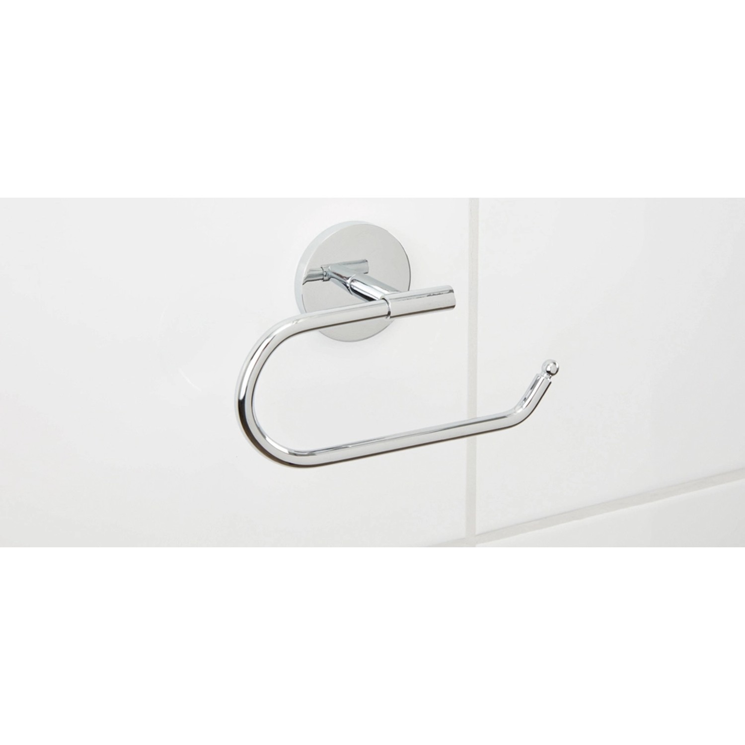 Verchromter Toilettenpapierhalter von Fischer, befestigt mit Bad Kleber an einer weißen Wand.