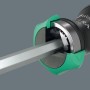 Detailaufnahme des Wera Bit-Handhalters 27 RA 1 mit Bit, der die Ratschenmechanik des Schraubendrehers zeigt.