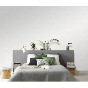 Helles Schlafzimmer mit Erismann Vliestapete Elle Decoration mit Wellenmuster in Hellgrau.