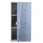 Blauer Proregal Schließfachschrank aus Metall mit 9 abschließbaren Fächern, teils geöffnet für persönliche Gegenstände.