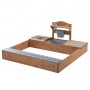 Roba Sandkasten aus teakfarbenem Holz mit integrierter Matschküche, Spüle, Herdplatten und Sitzbank mit Straßenmotiv.
