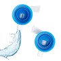 Zwei blaue Zapfhähne für Faltkanister, einer gießt Wasser aus. Ideal für Camping & Outdoor Wasserbehälter.