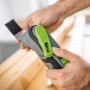 LUX Akku-Multi-Tool A-MFW-20 Solo in Verwendung, Multitool zum Sägen, Trennen und Schleifen.