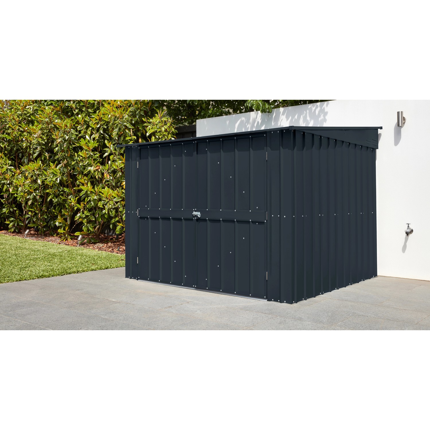 Globel Fahrradbox Family in Anthrazit mit Doppeltür und Platz für 4 Fahrräder.