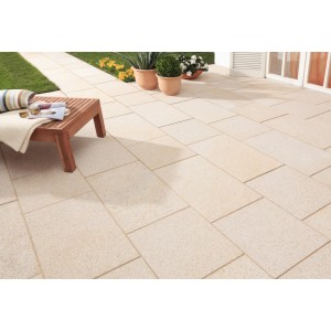 Verlegte Terrassenplatten Naturstein Rot-Bronze 60x40 cm. Naturprodukt für Terrasse und Garten.
