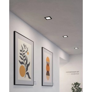 Schwarzer Eglo LED-Einbauspot Fueva 5, quadratisch, 4000K, im Raum montiert.