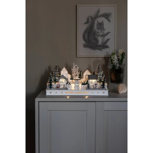 Beleuchtete Konstsmide Holzsilhouette Dorf mit warmweißen LEDs, weihnachtliche Dekoration.