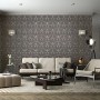 Wohnzimmer mit grauer Barock Vliestapete (EDEM 9085-29) mit floralem Muster in Silber und Platin.