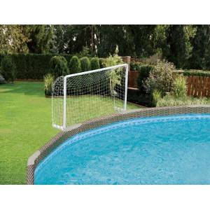 Summer Waves Wasser Fußballtor-Set am Poolrand für Spiel & Spaß im Wasser.