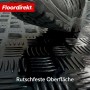 Schwarzer Floordirekt PVC-Bodenbelag mit Riffelblech-Optik und rutschfester Oberfläche.
