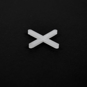 Weißes eyepower Fliesenkreuz, 2 mm, aus Kunststoff für gleichmäßigen Fliesenabstand.