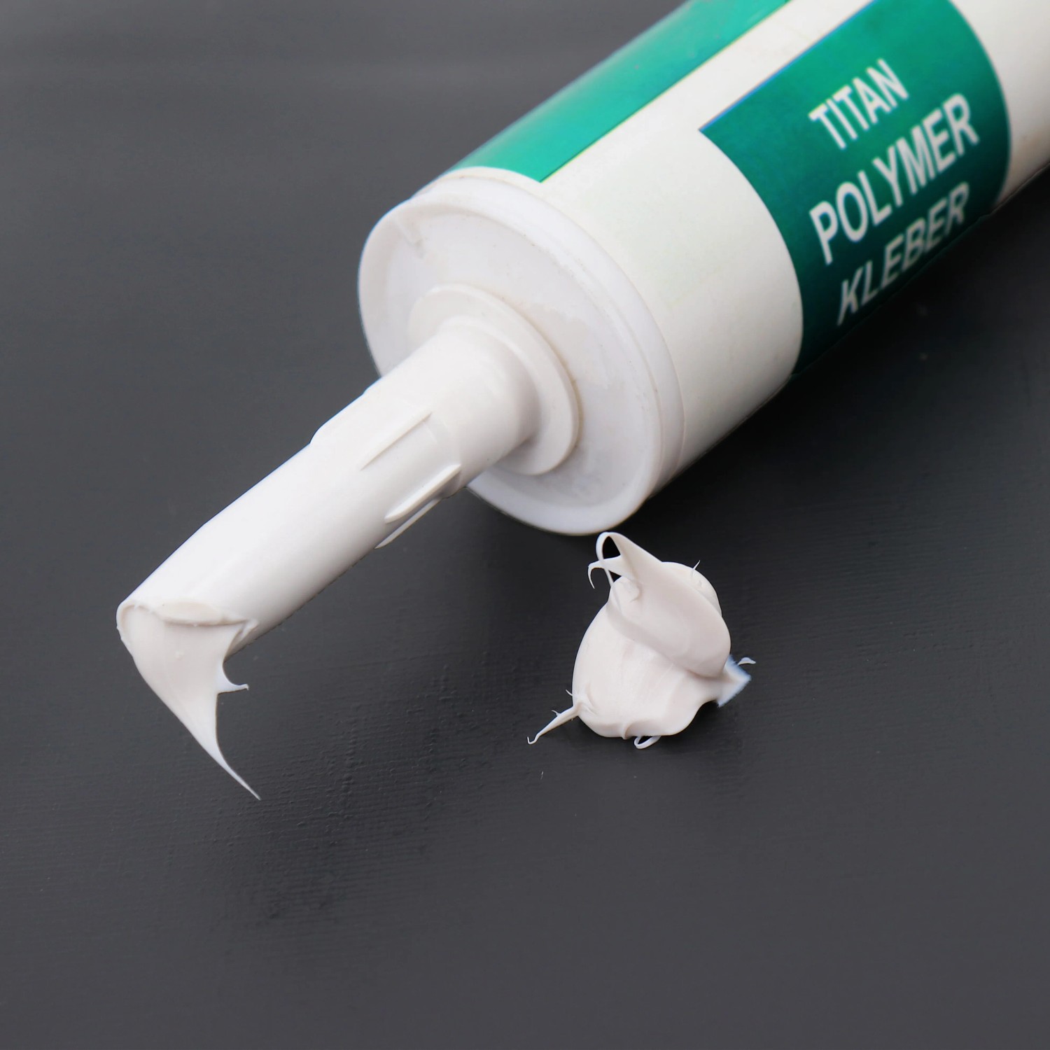 Aquagart Kleber für Ufermatte, Steinfolie und Böschungsmatte, 290ml, Weiß.