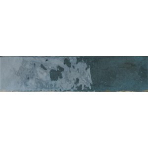 Blauer, matter Wandverblender Square (6x25 cm) aus Feinsteinzeug für die Wandgestaltung.