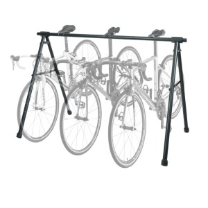 Schwarzer, ausziehbarer MCW Fahrrad-Sattelständer aus pulverbeschichtetem Metall für mehrere Fahrräder am Sattel.