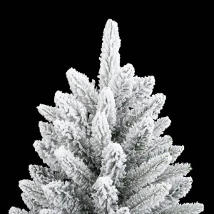 Detailaufnahme: Beschneiter, künstlicher Weihnachtsbaum, 210 cm hoch.