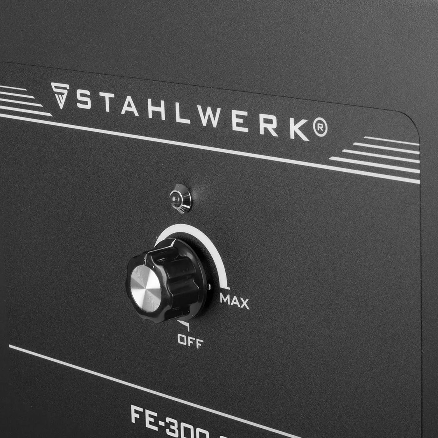 Detailaufnahme: STAHLWERK Rauchabsaugung FE-300 ST mit Drehknopf zur Leistungsregulierung.