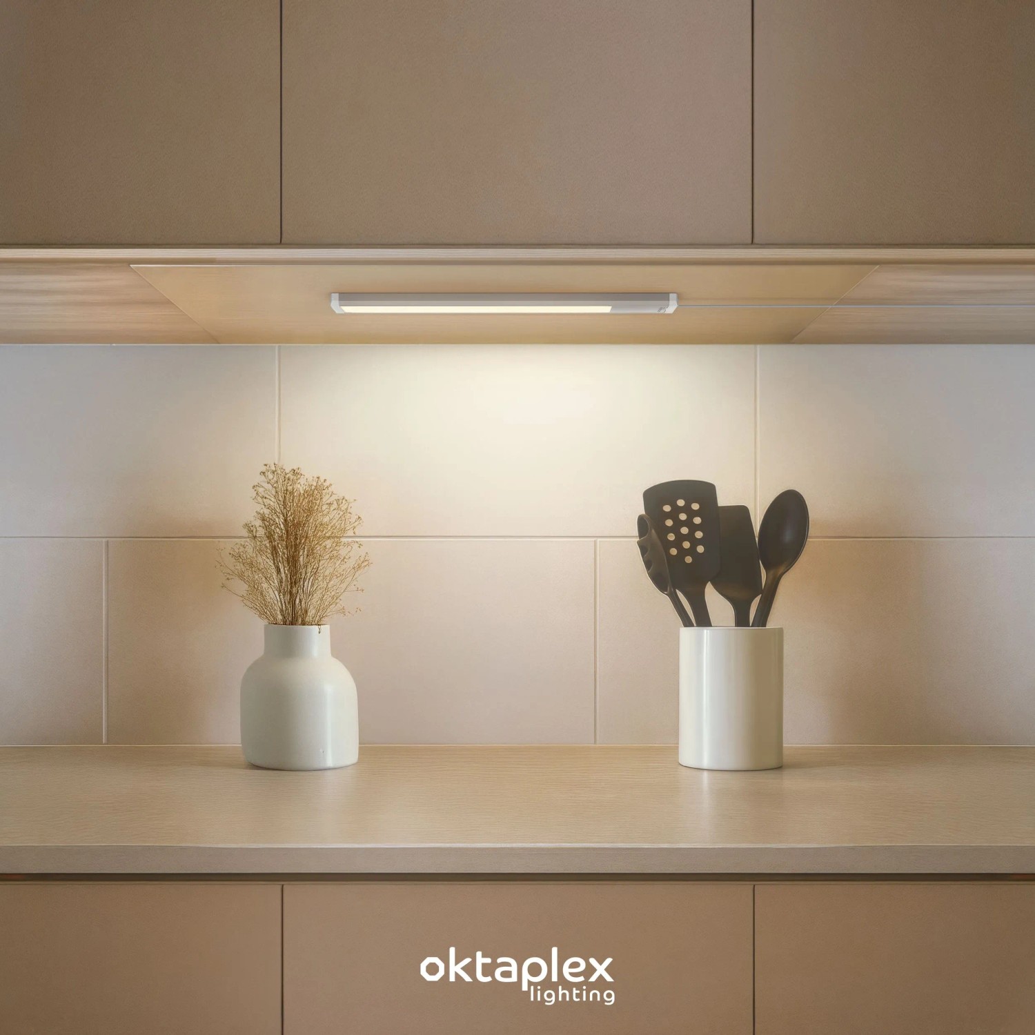 Oktaplex LED Unterbauleuchte 2er Set, flaches Aluminiumgehäuse, 40cm, warmweißes Licht.