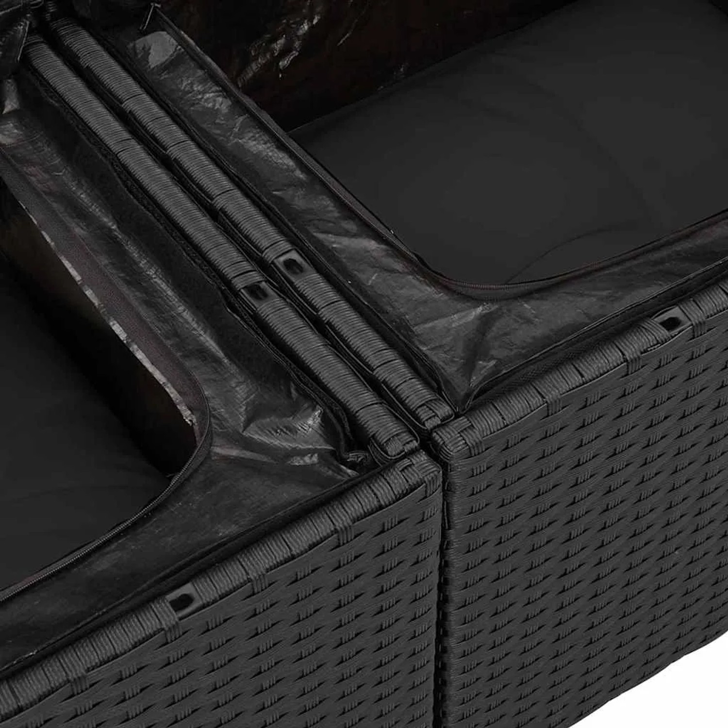 Detailansicht: Schwarzes vidaXL Garten-Sofa-Set aus Polyrattan mit Stauraum.