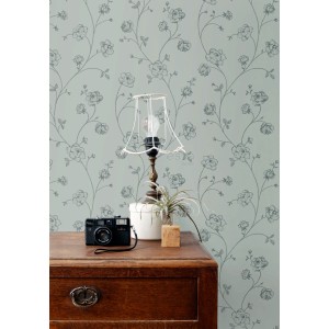 ESTAhome Vliestapete Toile De Jouy Rosen, graugrün, auf einer Wand im Raum.