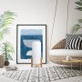 Näve LED-Akkutischleuchte Madita, Design-Tischlampe mit Holzfuß und weißem Schirm.
