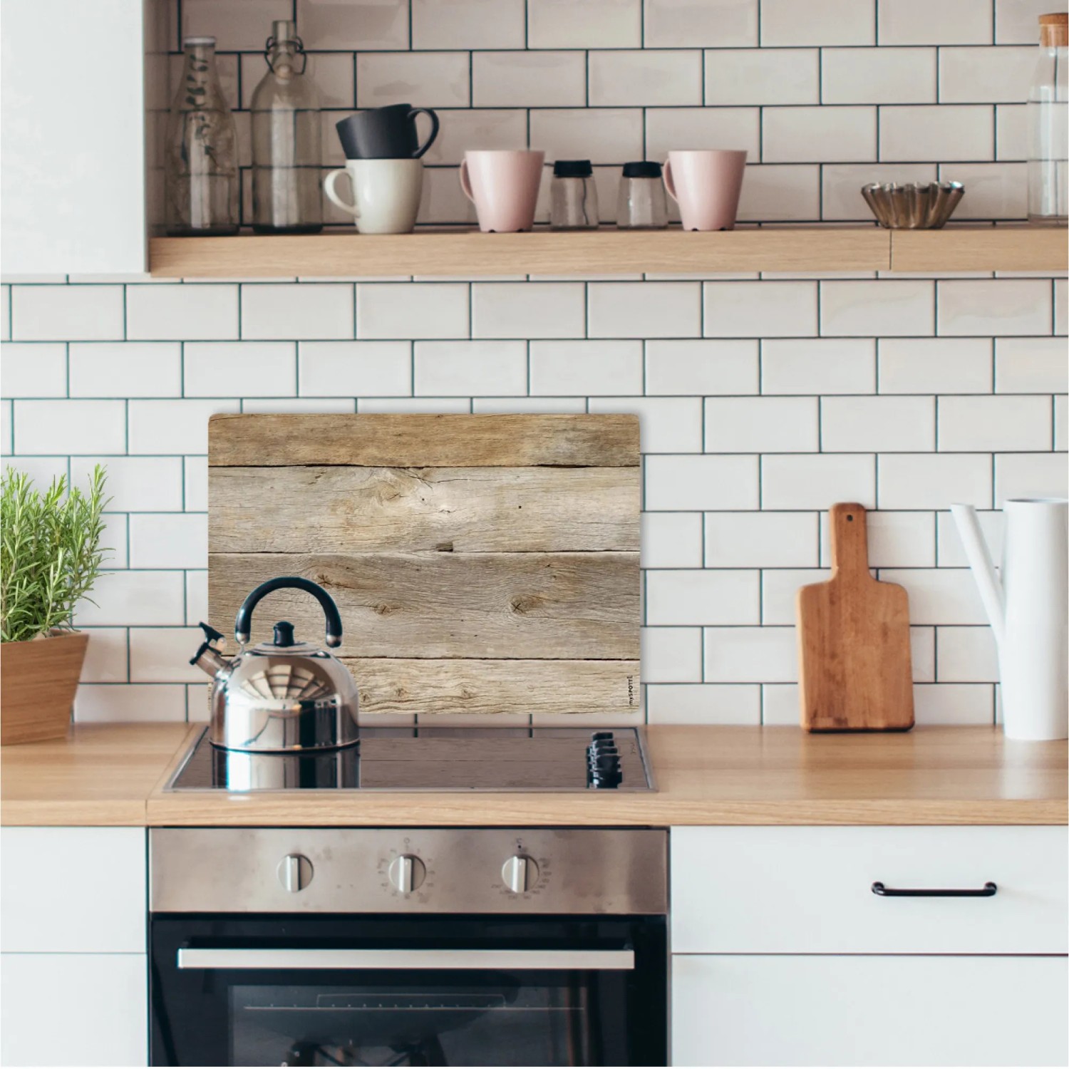 Myspotti Mini-Spritzschutzplatte Holz 59x41cm als Küchenrückwand hinter Kochfeld.